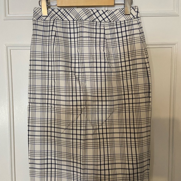 Banana Republic bi-stretch pencil skirt - Picture 3 of 3